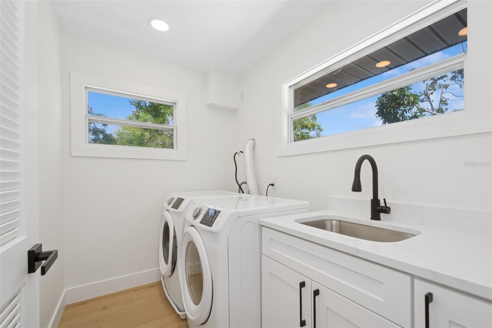 Image 20 of 28 For 2655 Bay Street