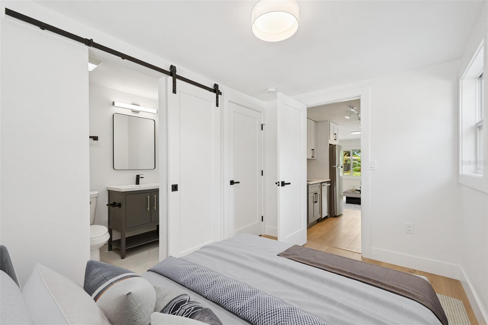 Image 24 of 28 For 2655 Bay Street