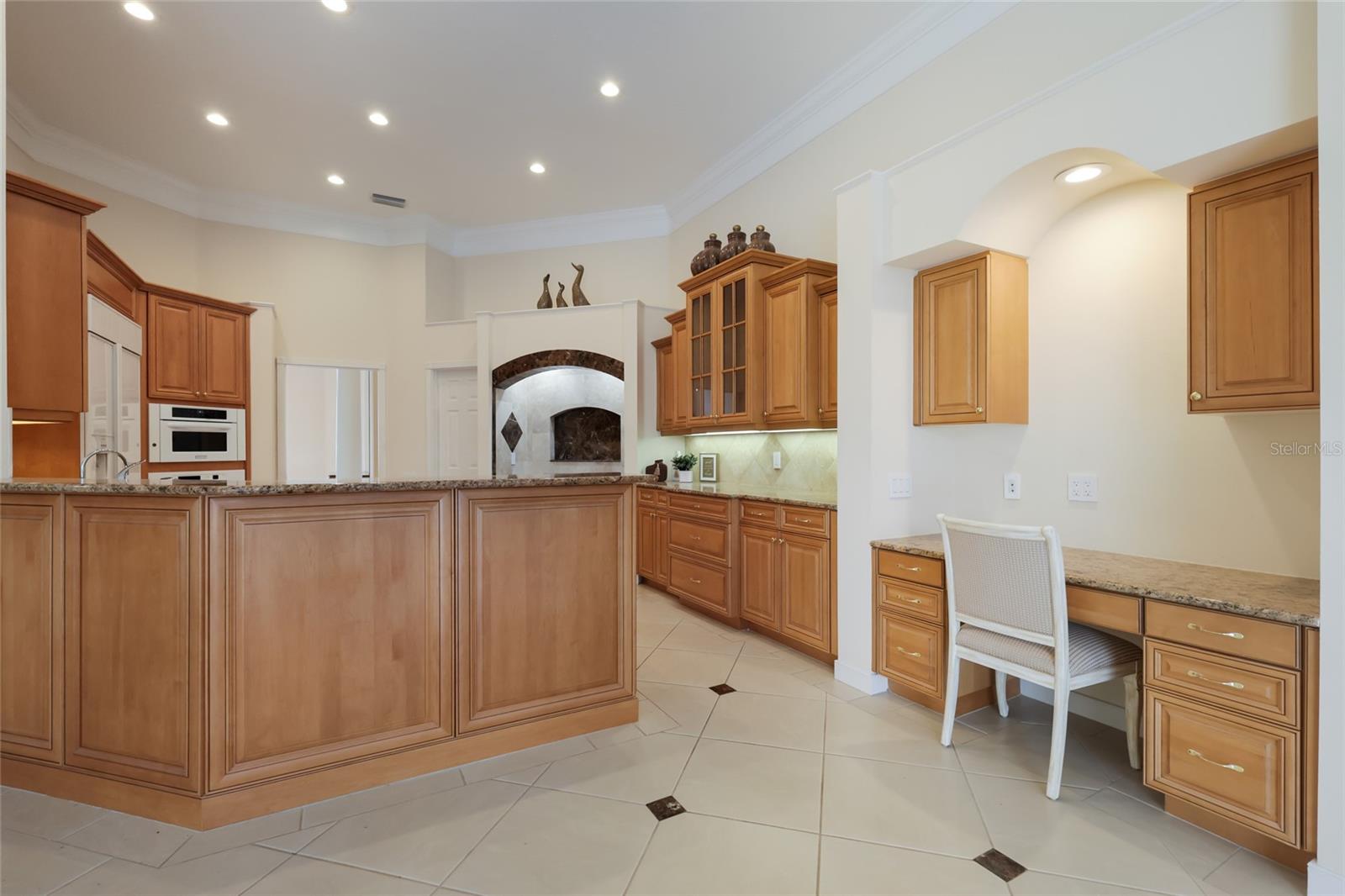 Listing photo id 17 for 7908 Warwick Gardens Lane