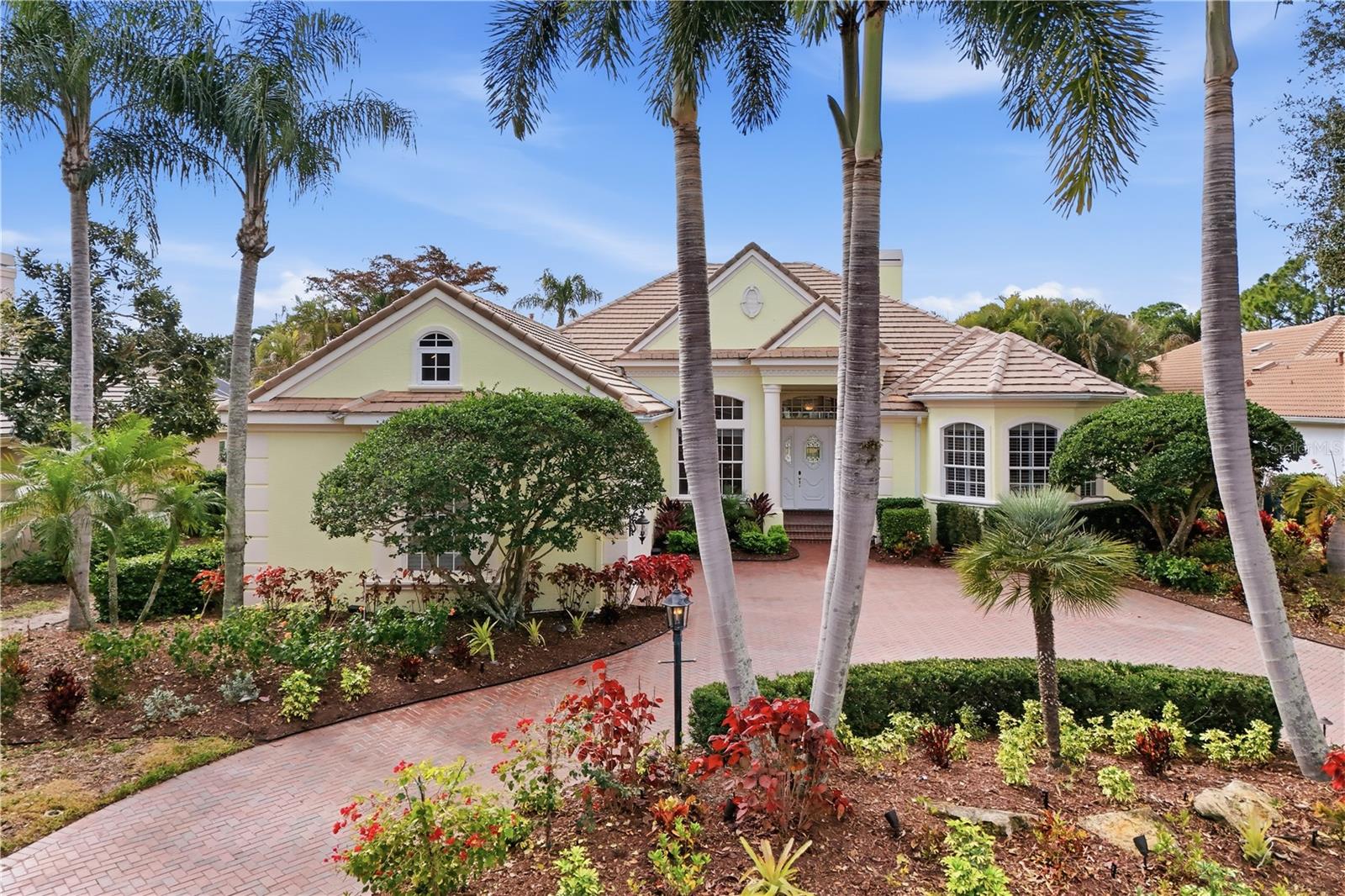 Listing photo id 0 for 7908 Warwick Gardens Lane