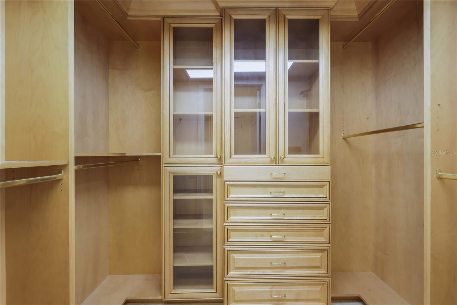 Listing photo id 24 for 7908 Warwick Gardens Lane