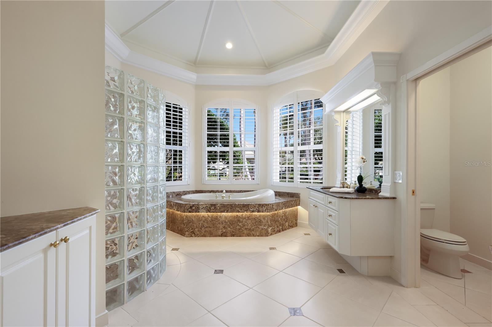 Listing photo id 25 for 7908 Warwick Gardens Lane