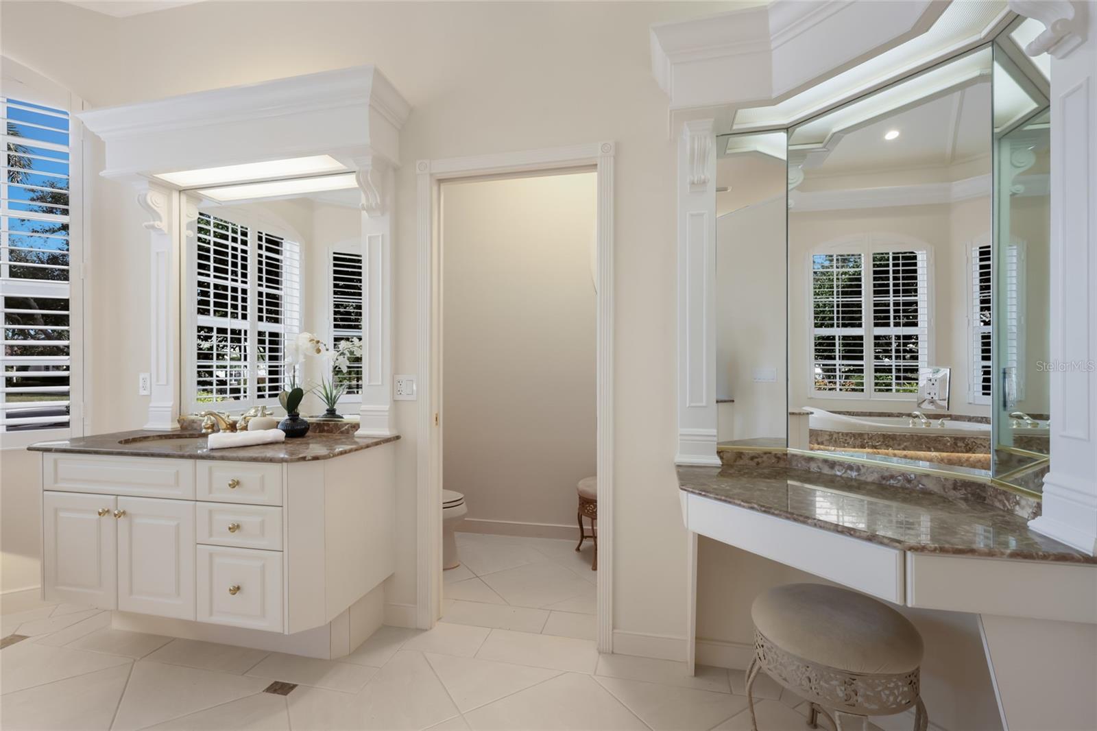 Listing photo id 27 for 7908 Warwick Gardens Lane