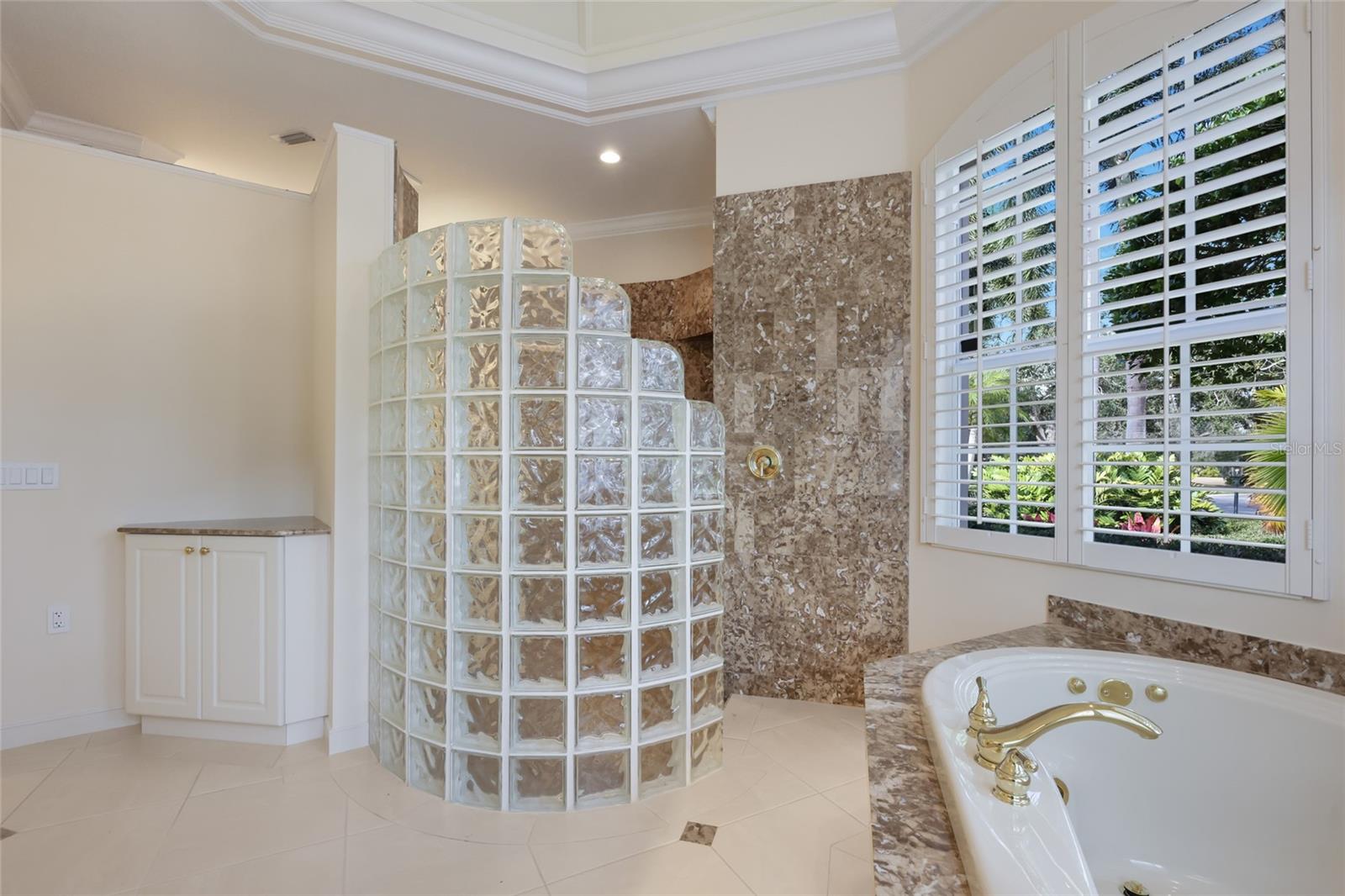 Listing photo id 29 for 7908 Warwick Gardens Lane