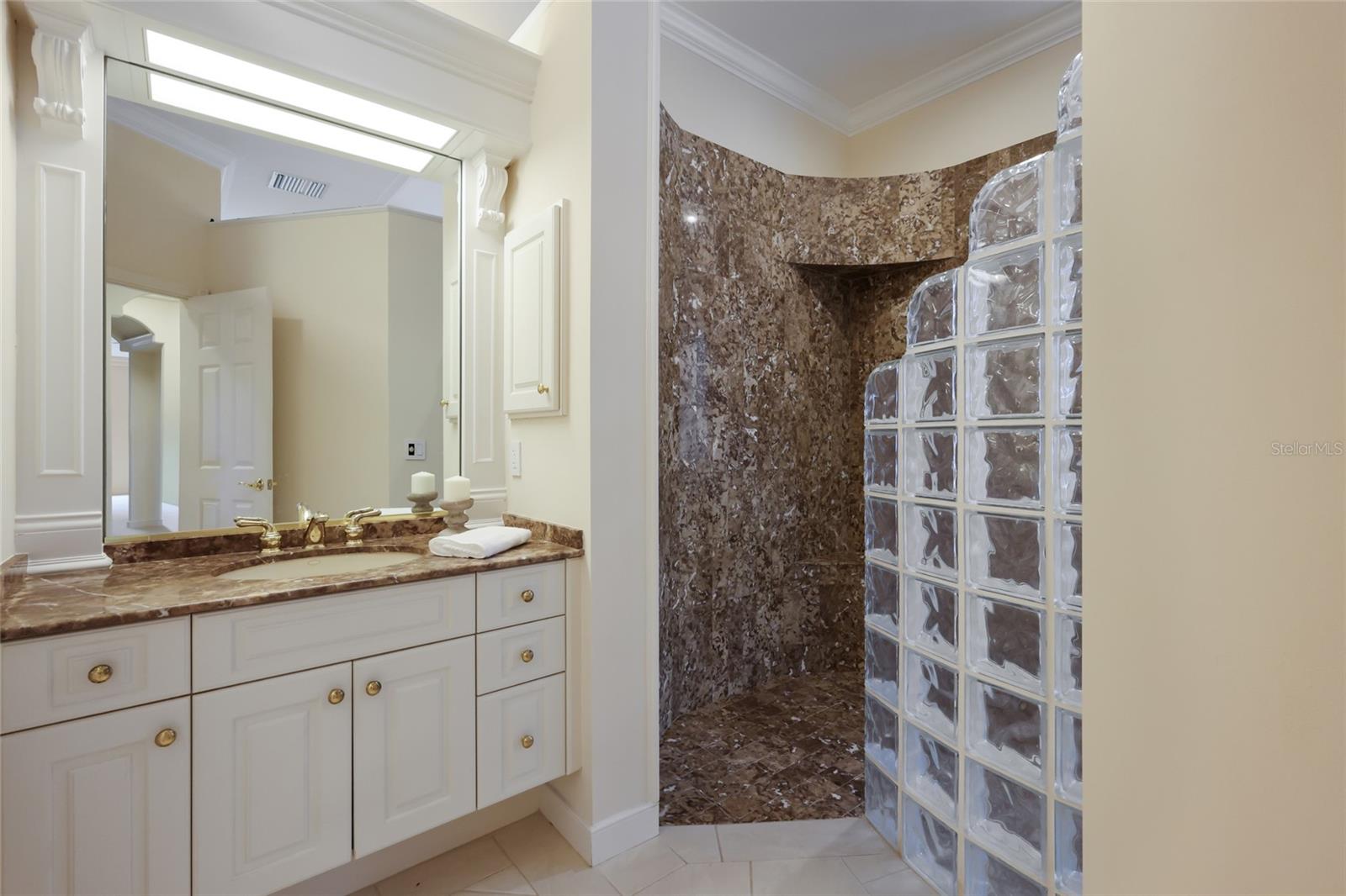 Listing photo id 30 for 7908 Warwick Gardens Lane