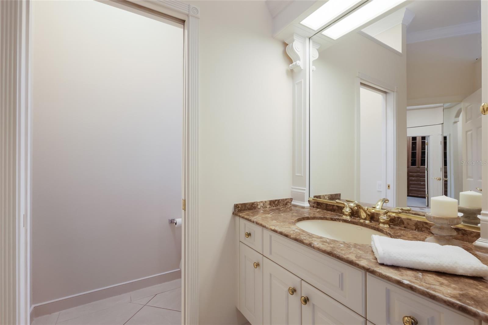 Listing photo id 31 for 7908 Warwick Gardens Lane