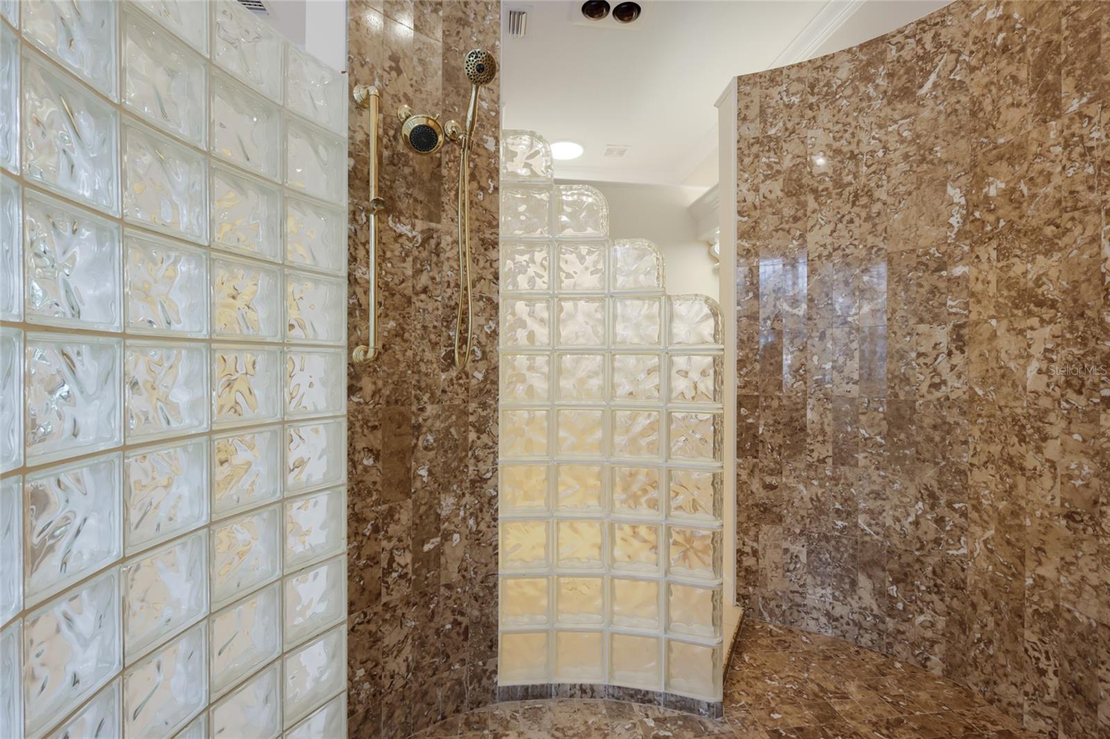 Listing photo id 32 for 7908 Warwick Gardens Lane