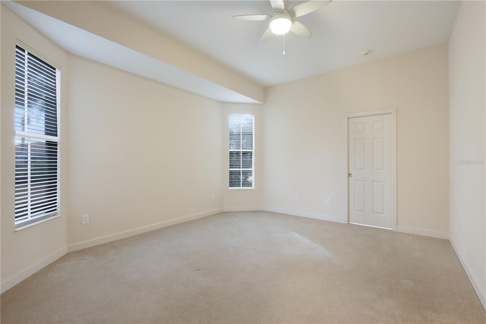 Listing photo id 34 for 7908 Warwick Gardens Lane