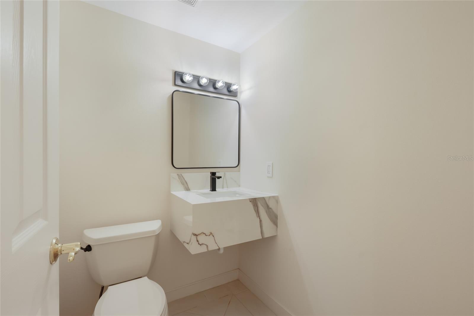 Listing photo id 36 for 7908 Warwick Gardens Lane