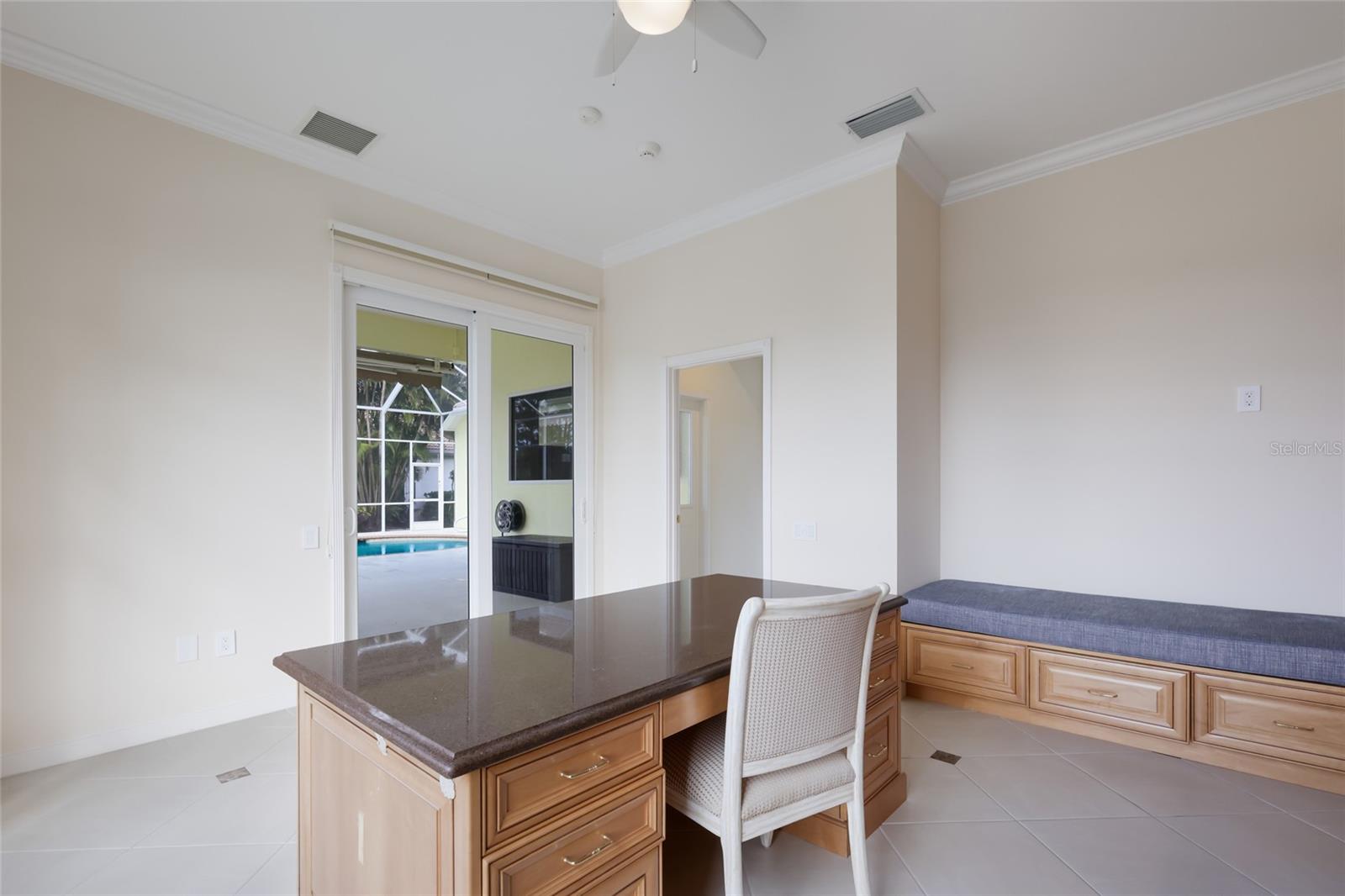 Listing photo id 43 for 7908 Warwick Gardens Lane