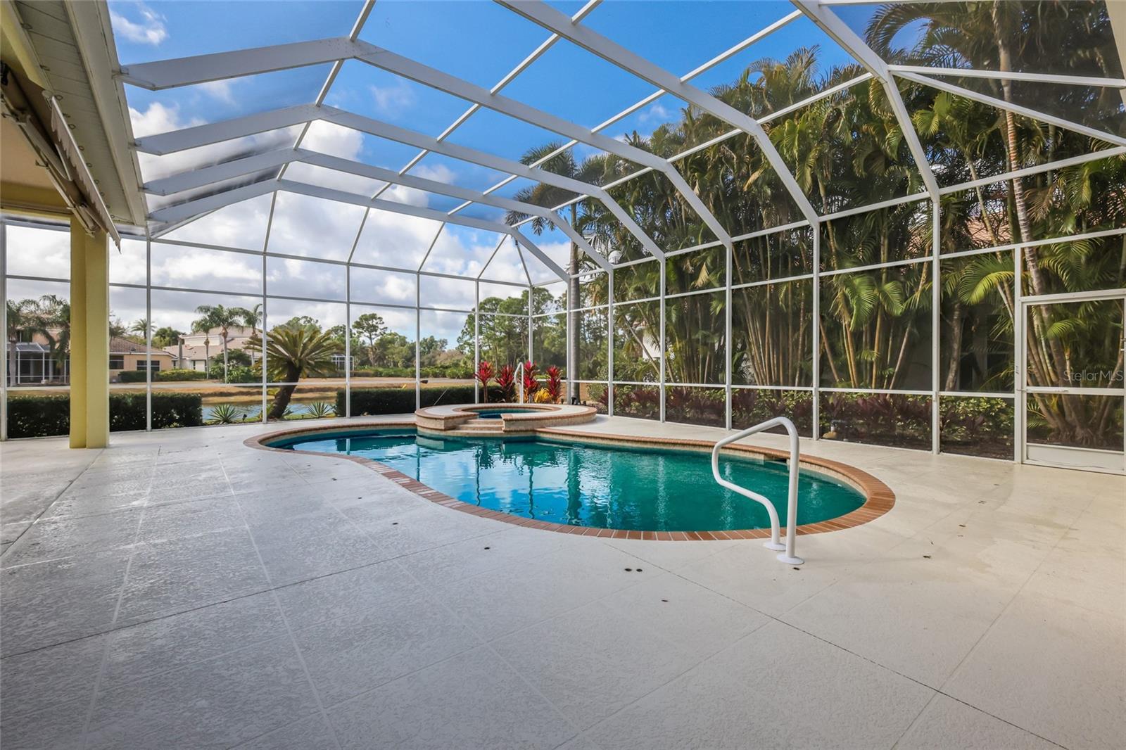 Listing photo id 45 for 7908 Warwick Gardens Lane