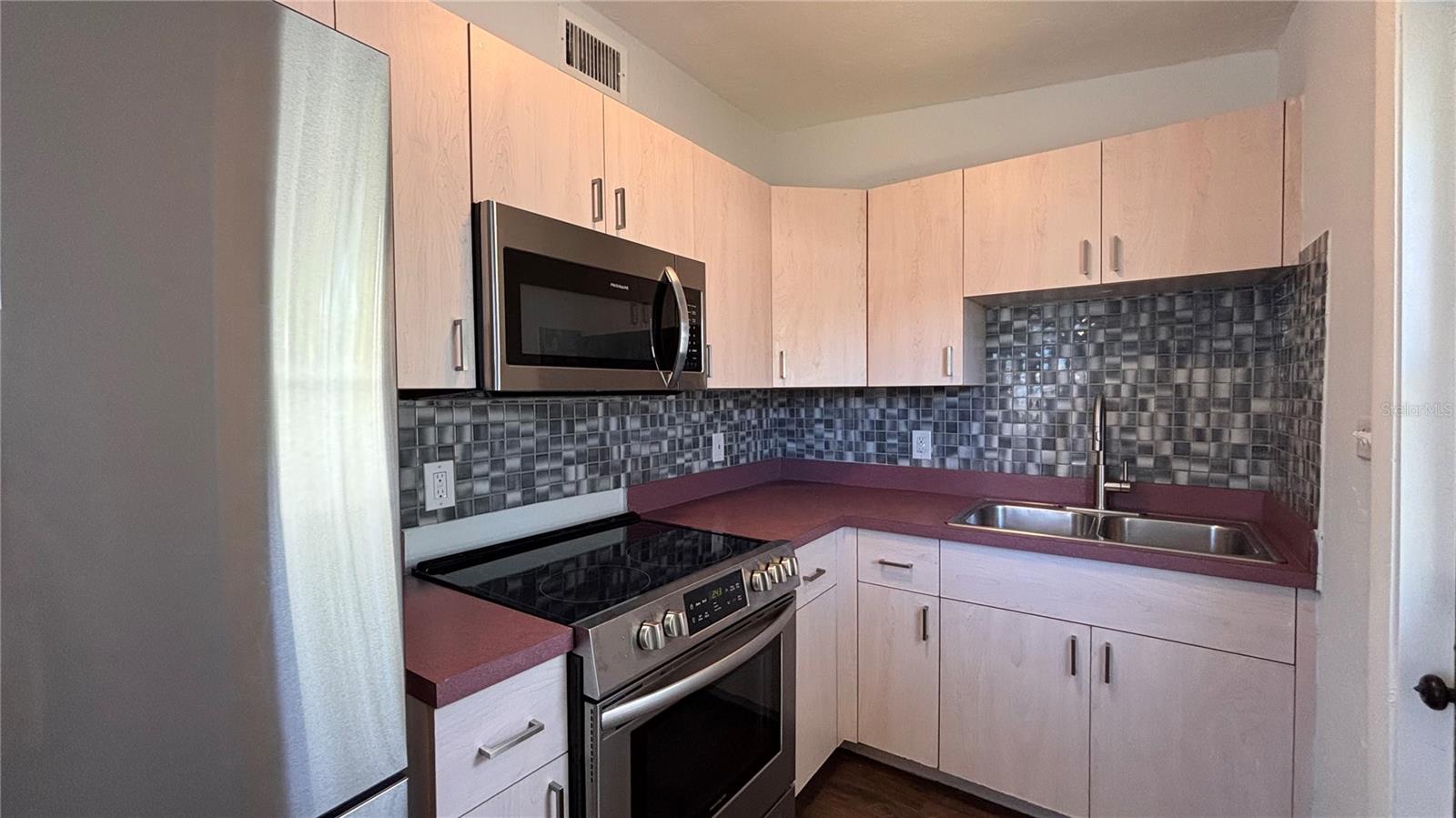 Image 31 of 36 For 21543 Kenyon Avenue