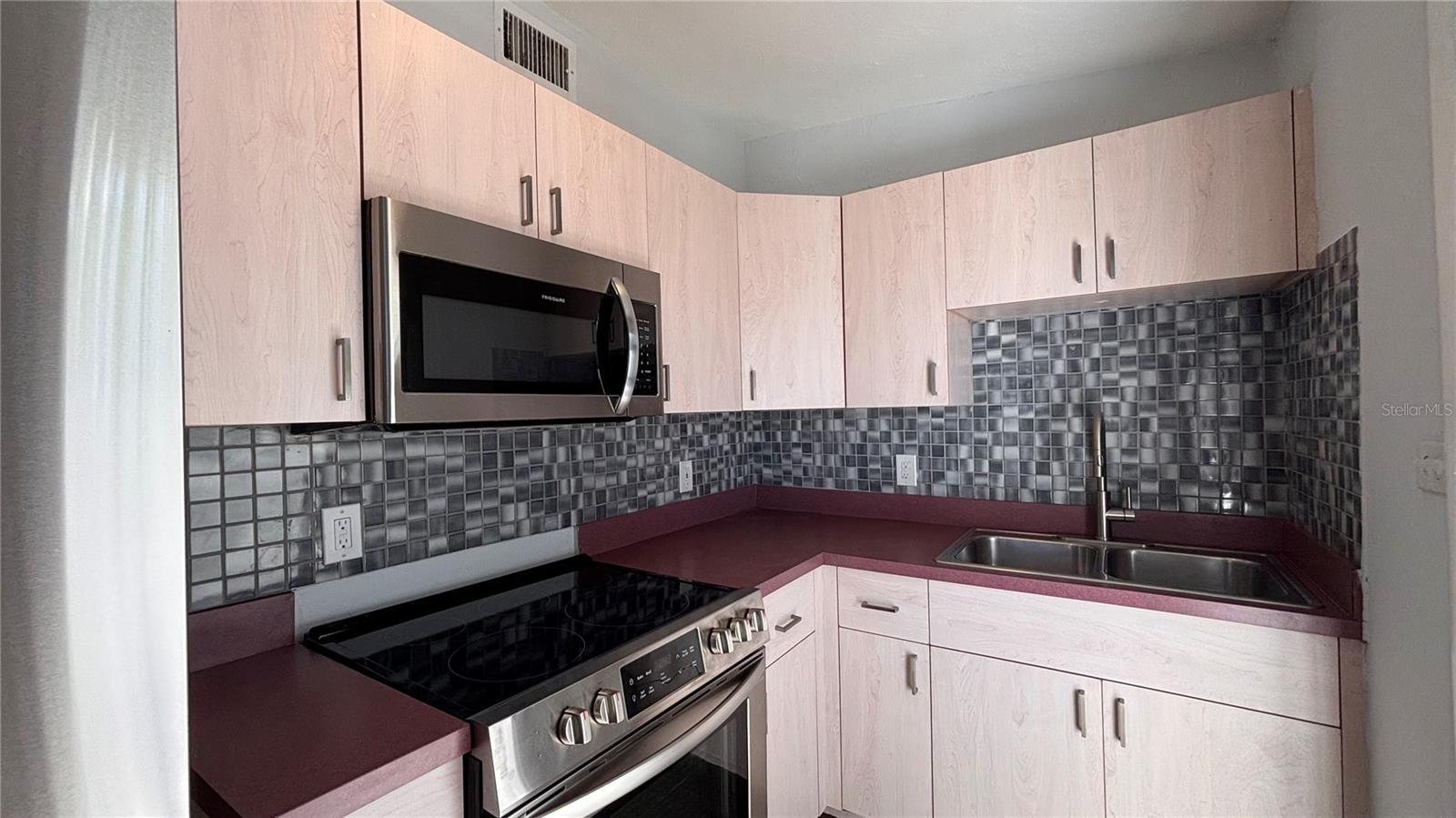 Image 33 of 36 For 21543 Kenyon Avenue