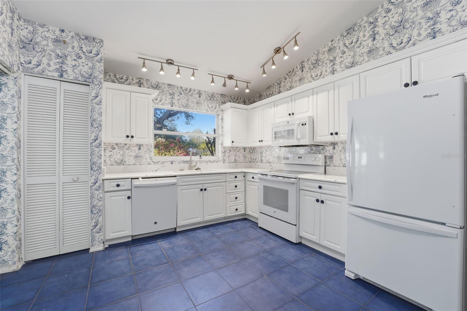 Image 11 of 23 For 5744 Antibes Street 3059