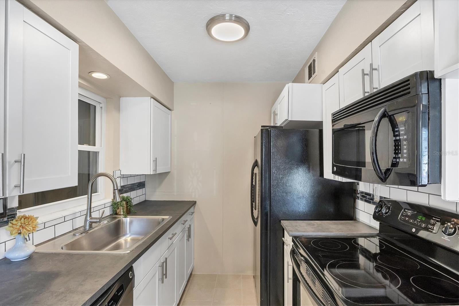 Image 15 of 33 For 2111 Vinson Avenue