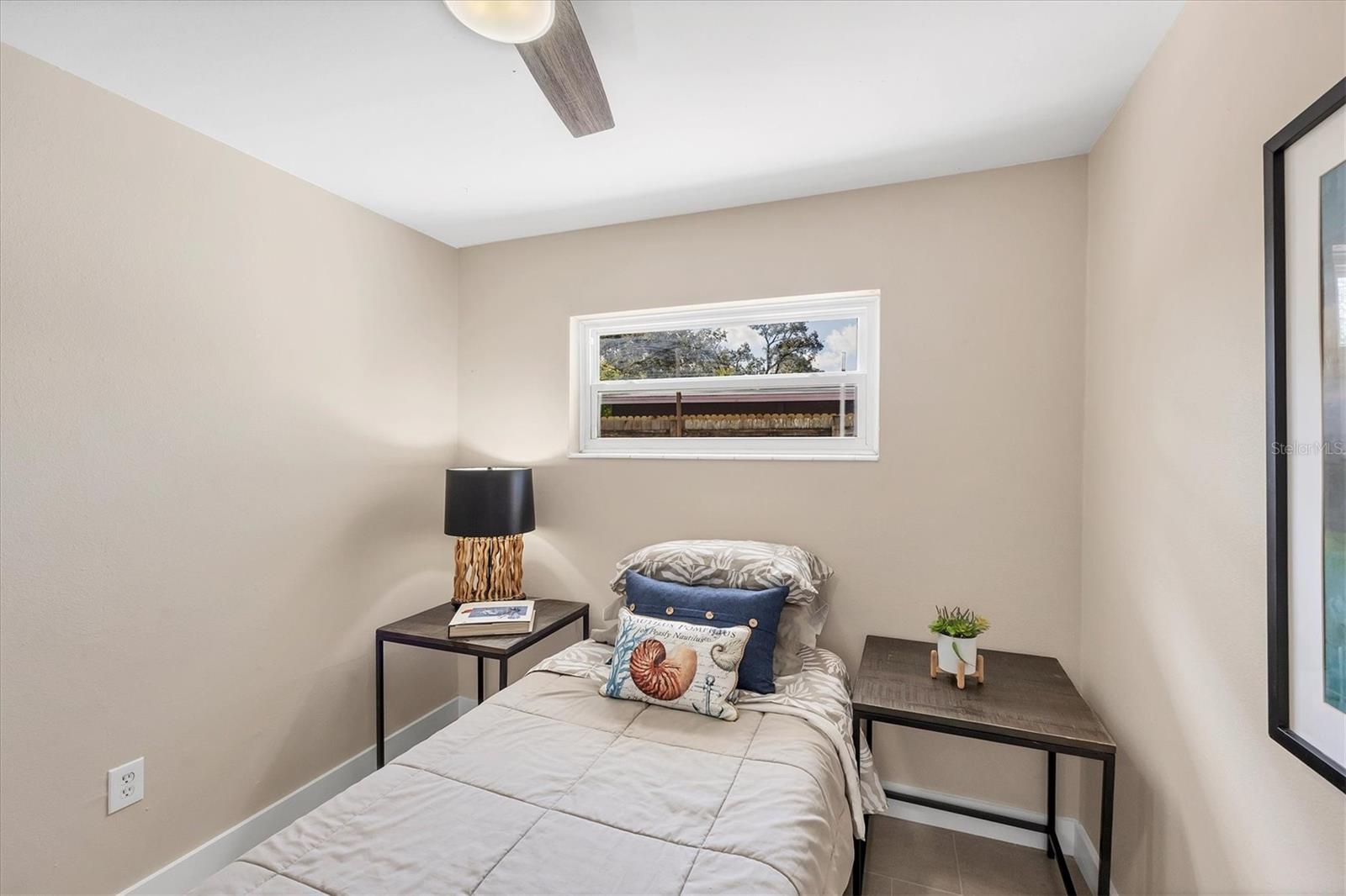 Image 24 of 33 For 2111 Vinson Avenue