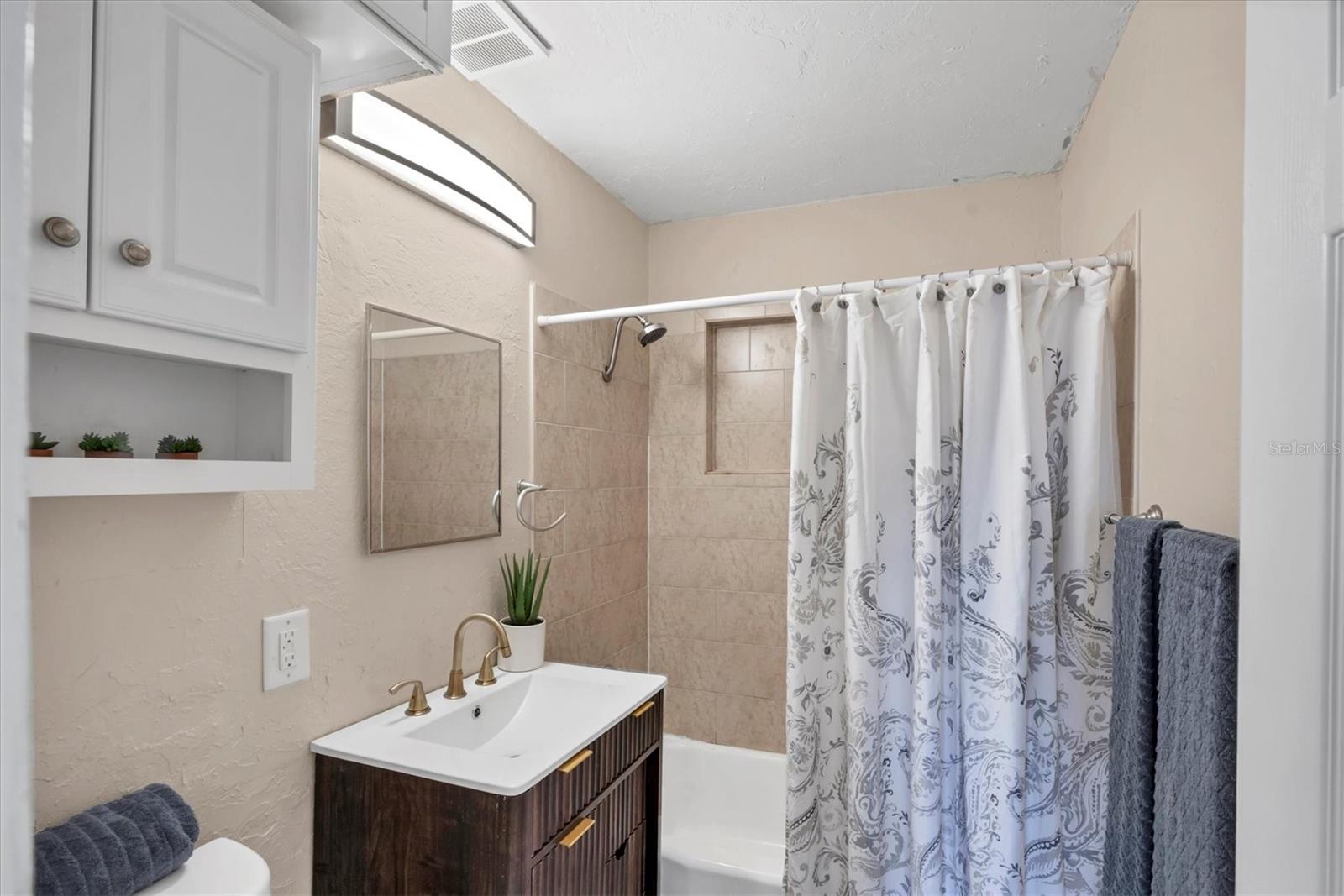 Image 25 of 33 For 2111 Vinson Avenue