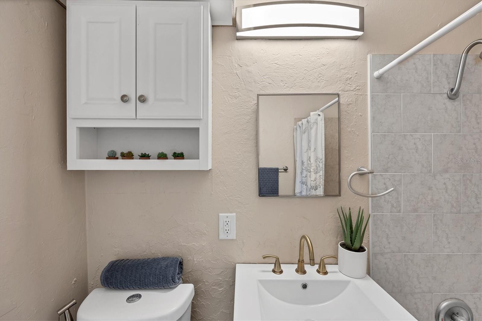 Image 26 of 33 For 2111 Vinson Avenue