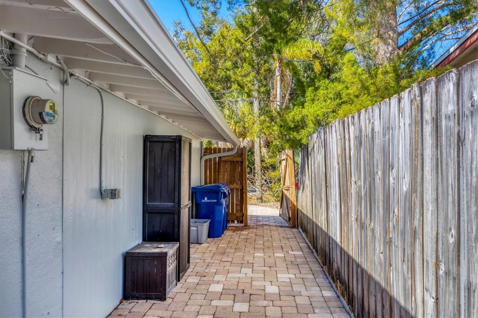 Image 29 of 33 For 2111 Vinson Avenue