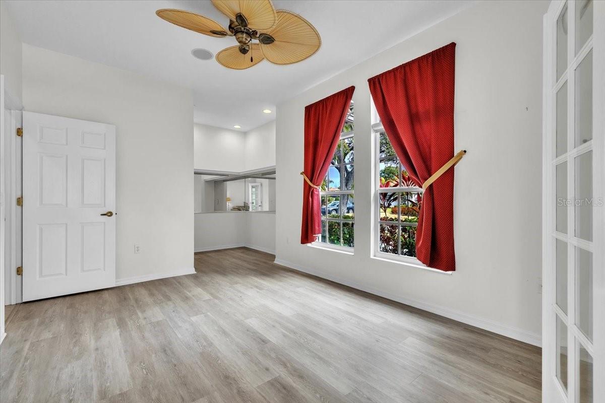 Image 36 of 58 For 7626 Desert Inn Way