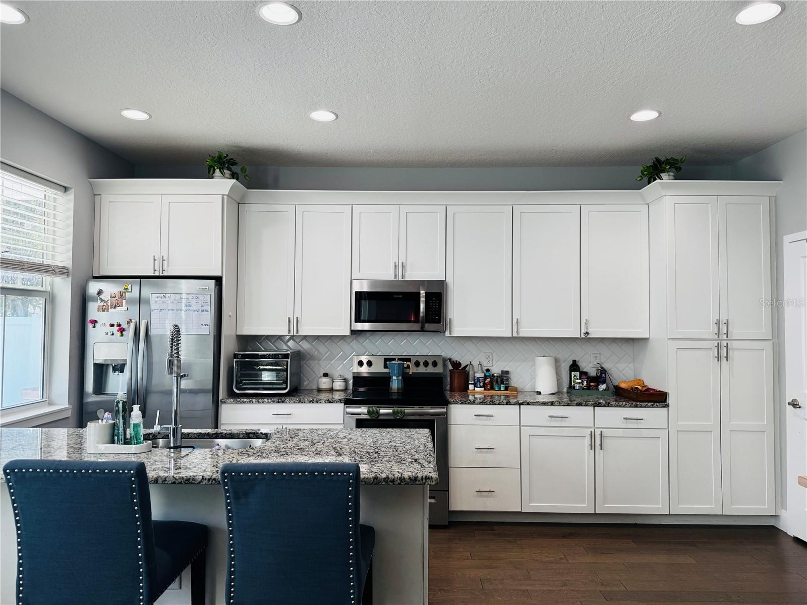 Image 5 of 6 For 6617 Manhattan Avenue 5