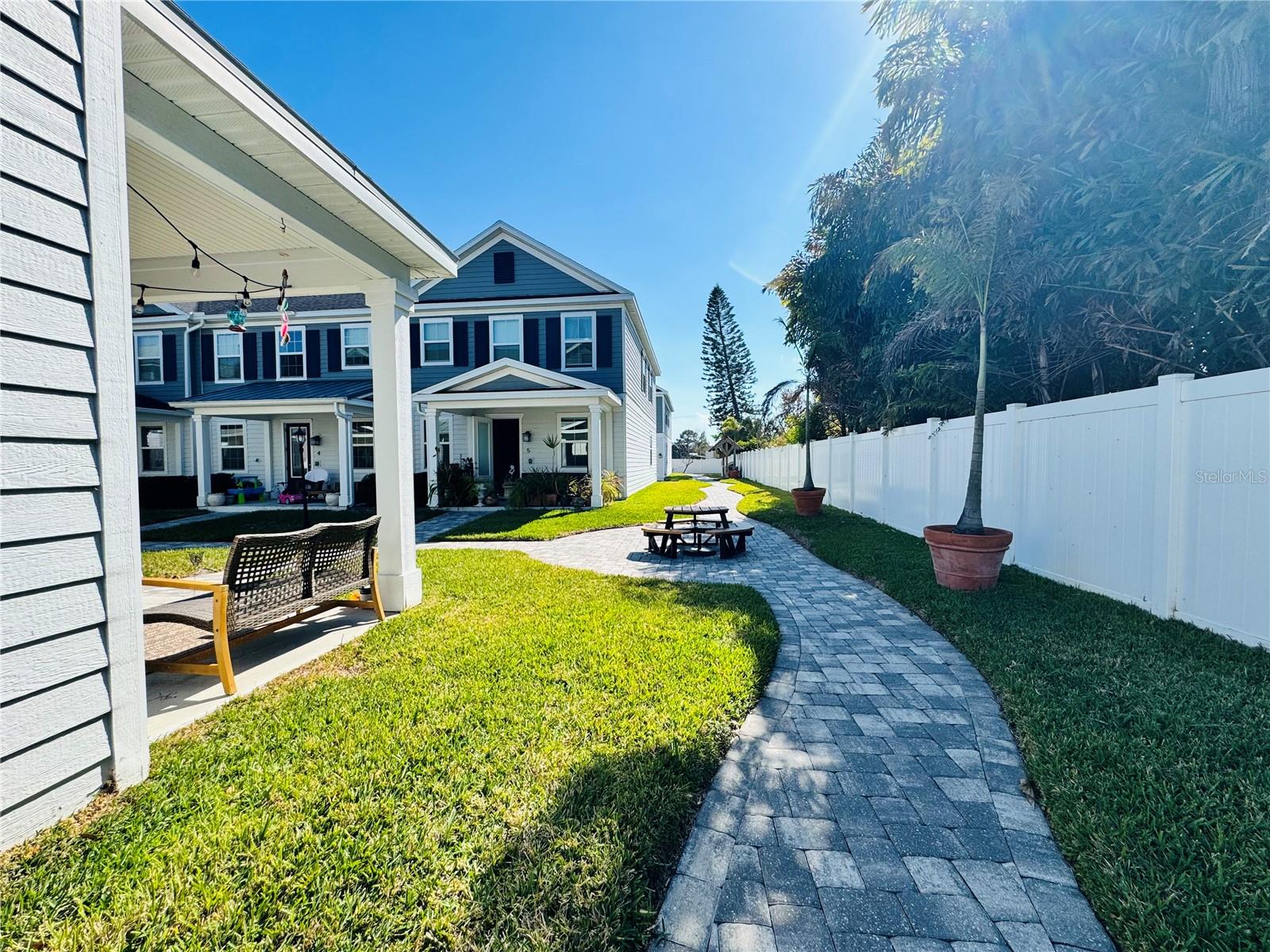 Image 6 of 6 For 6617 Manhattan Avenue 5