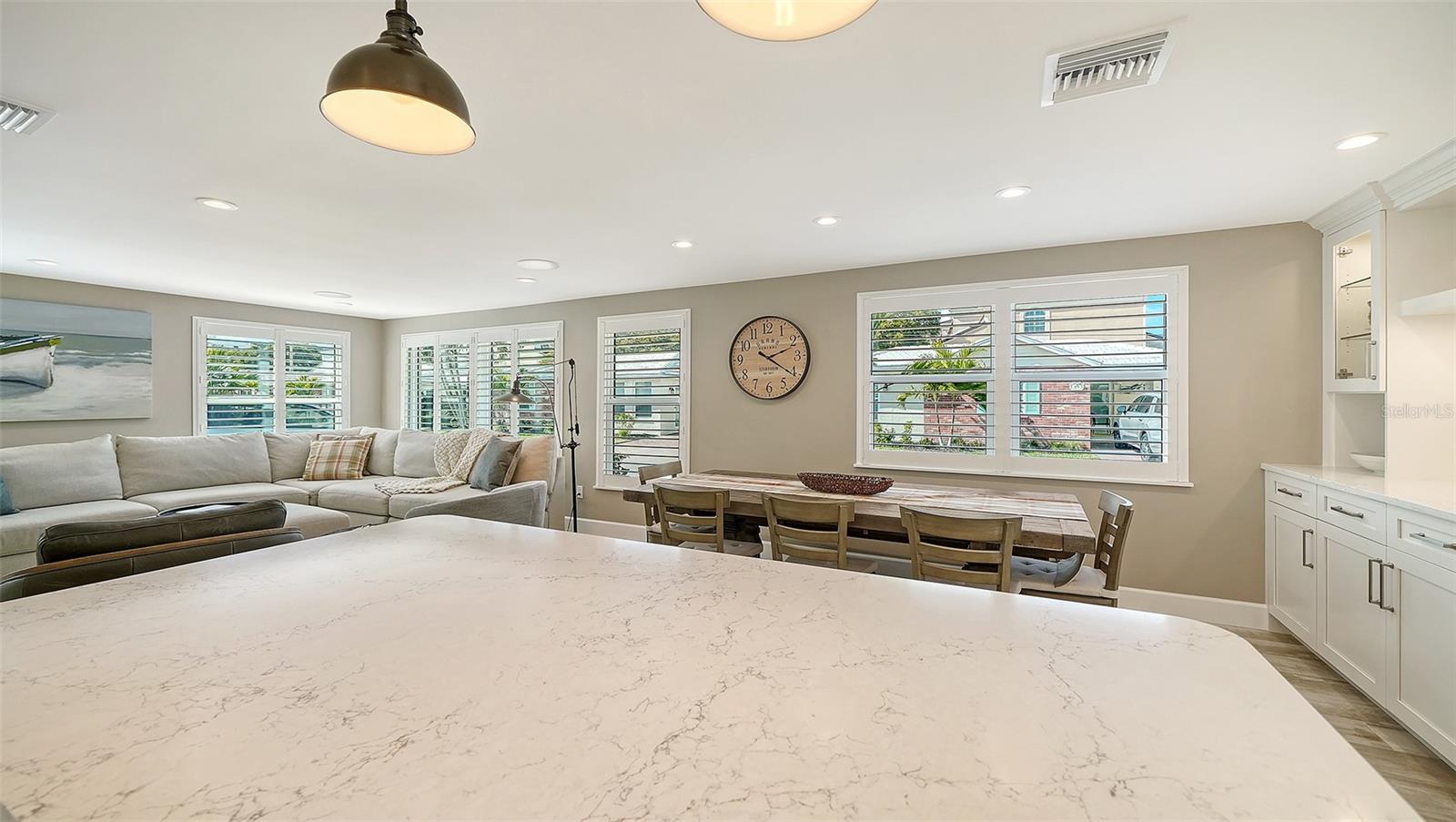 Image 20 of 63 For 6140 Midnight Pass Road B6