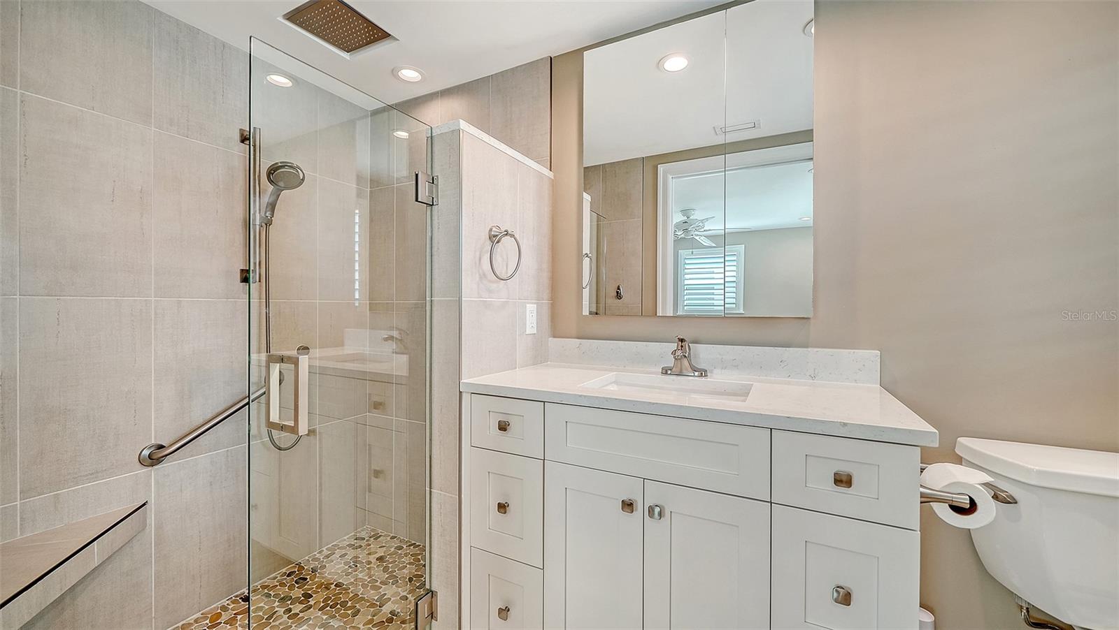 Image 27 of 63 For 6140 Midnight Pass Road B6