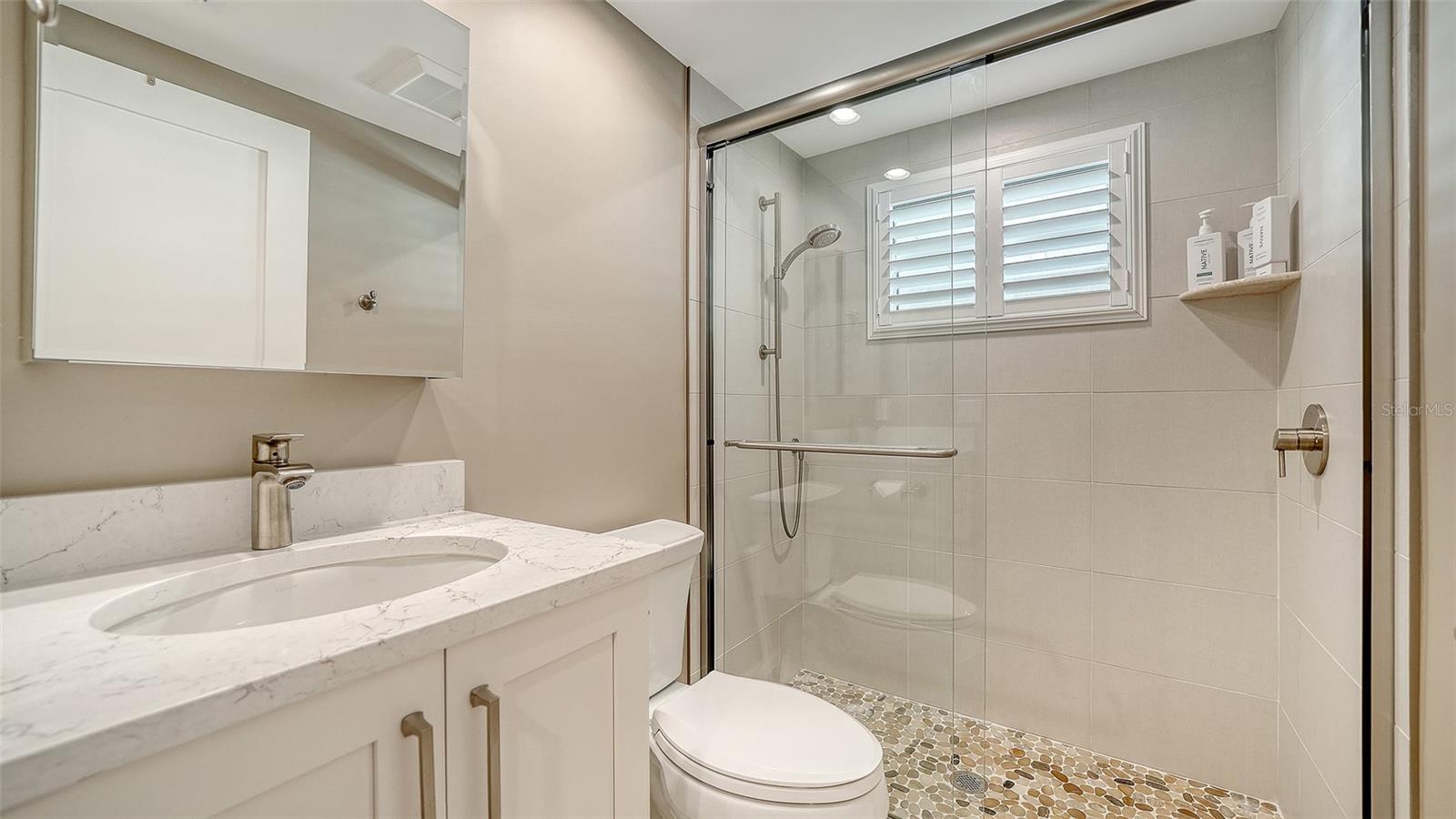 Image 32 of 63 For 6140 Midnight Pass Road B6