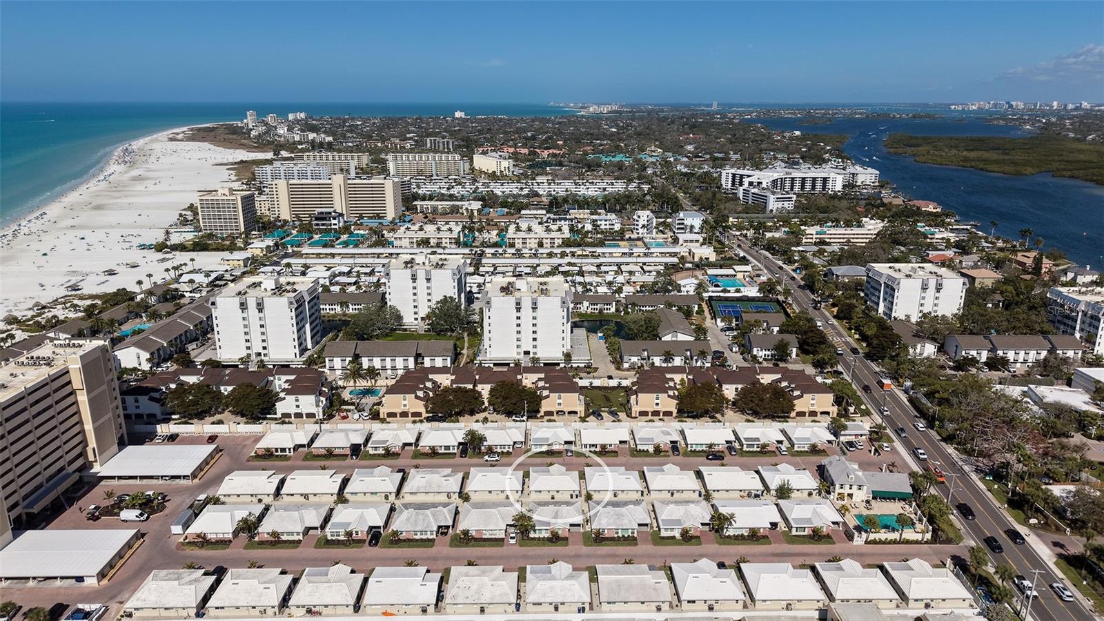 Image 35 of 63 For 6140 Midnight Pass Road B6