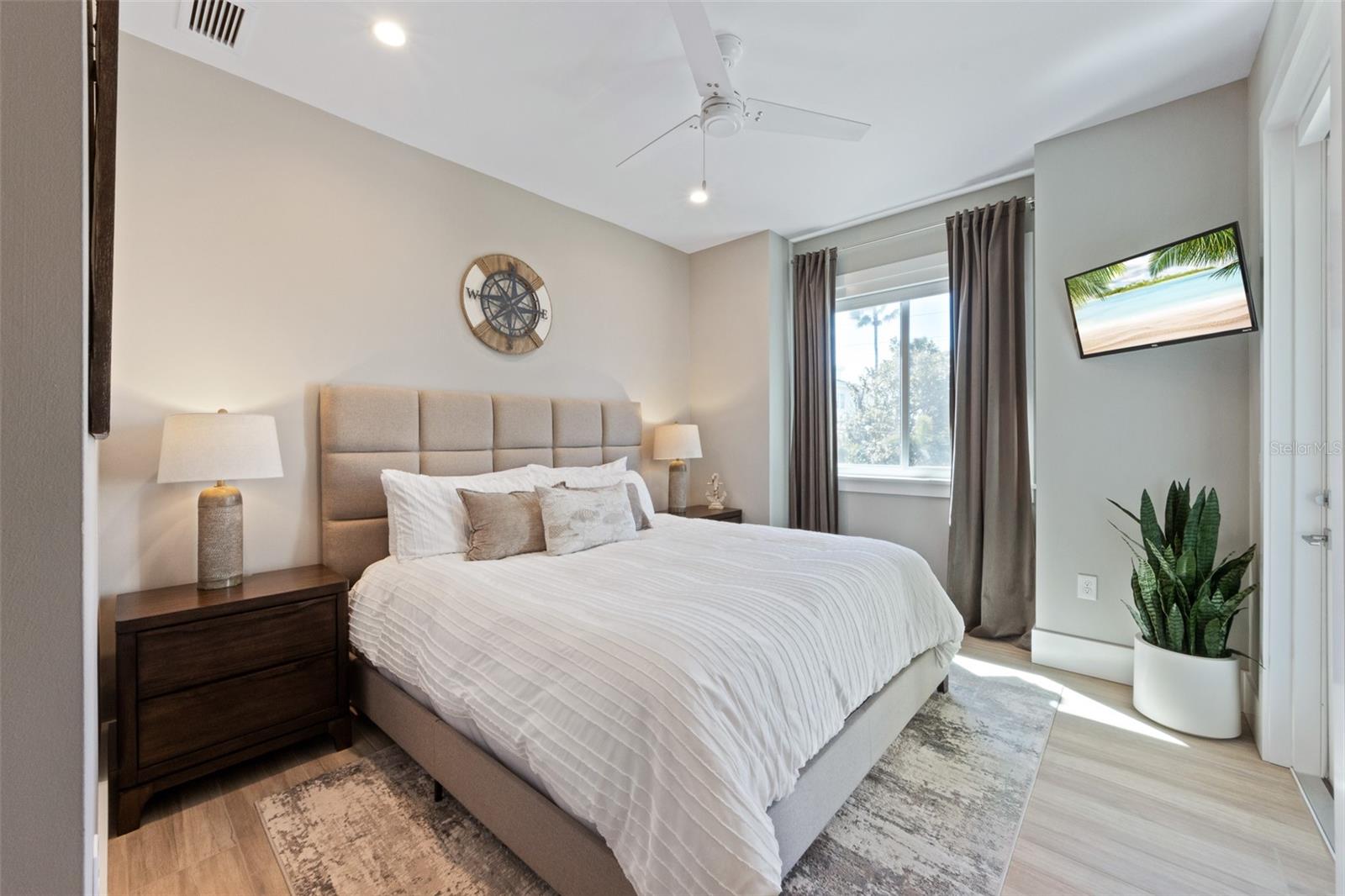 Image 27 of 52 For 903 Shore Drive B