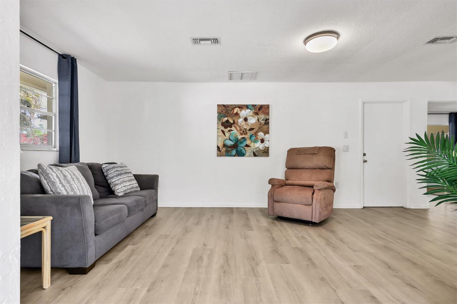 Image 11 of 47 For 7232 Willow Street