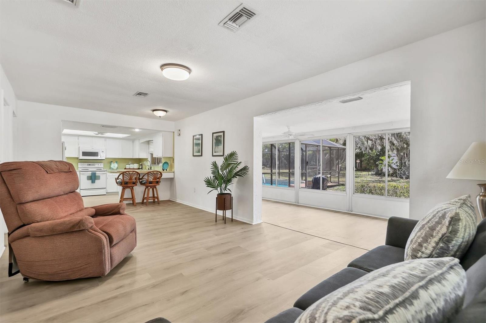 Image 12 of 47 For 7232 Willow Street