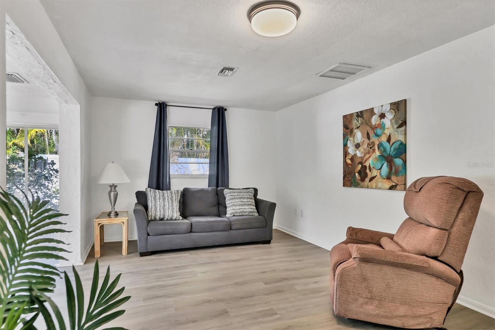 Image 9 of 47 For 7232 Willow Street