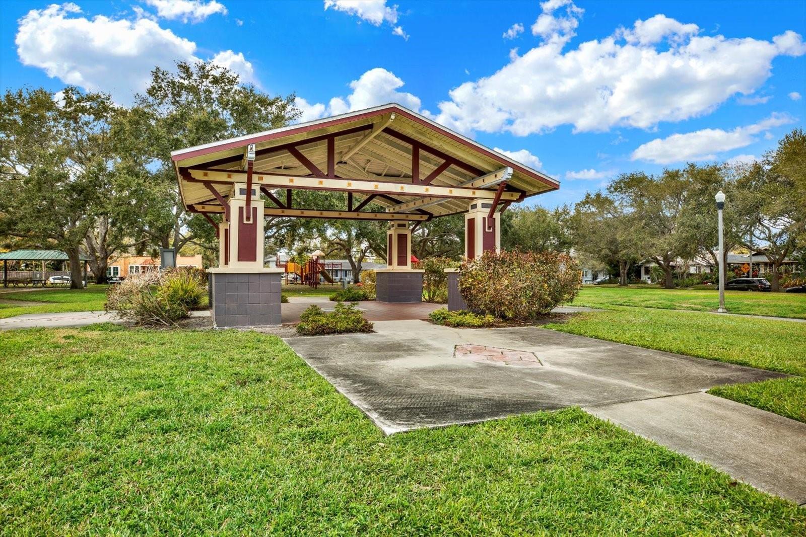 Image 34 of 49 For 911 29th Street N