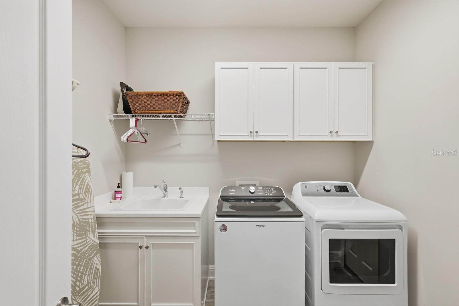 Image 33 of 73 For 2723 Sapphire Blue Lane