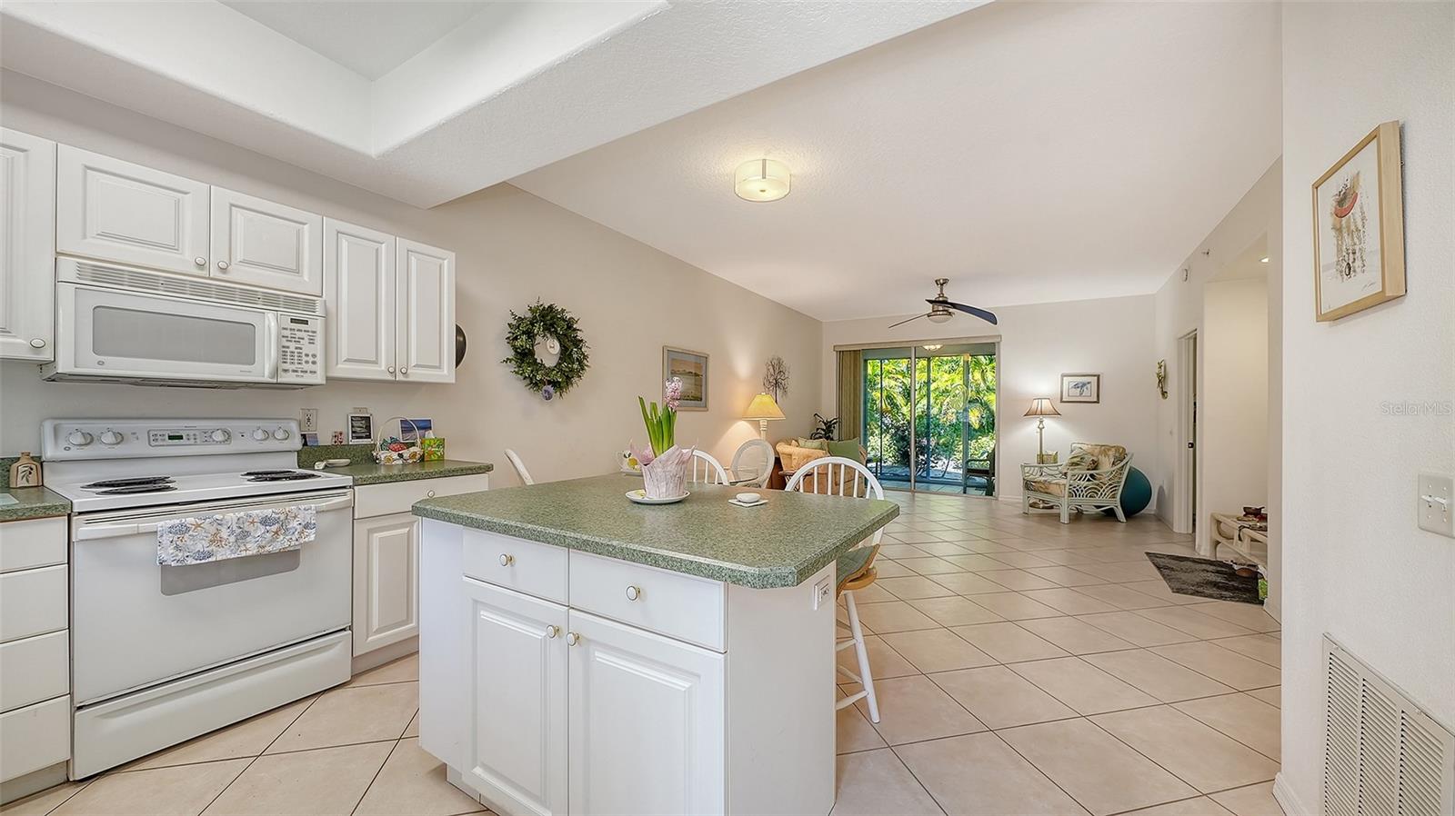 Image 4 of 70 For 4205 Castlebridge Lane 1112