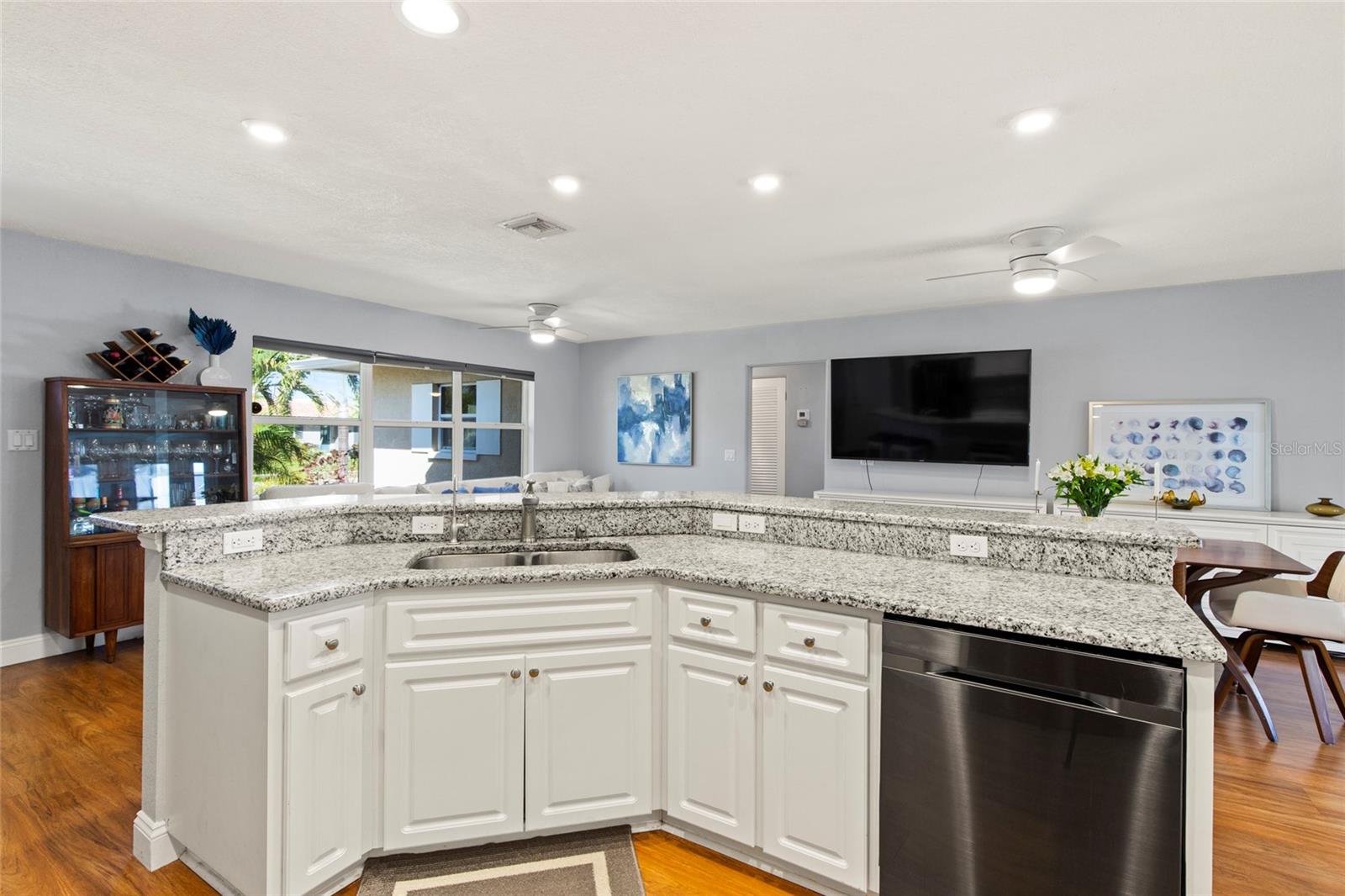 Image 4 of 29 For 6111 Dartmouth Drive