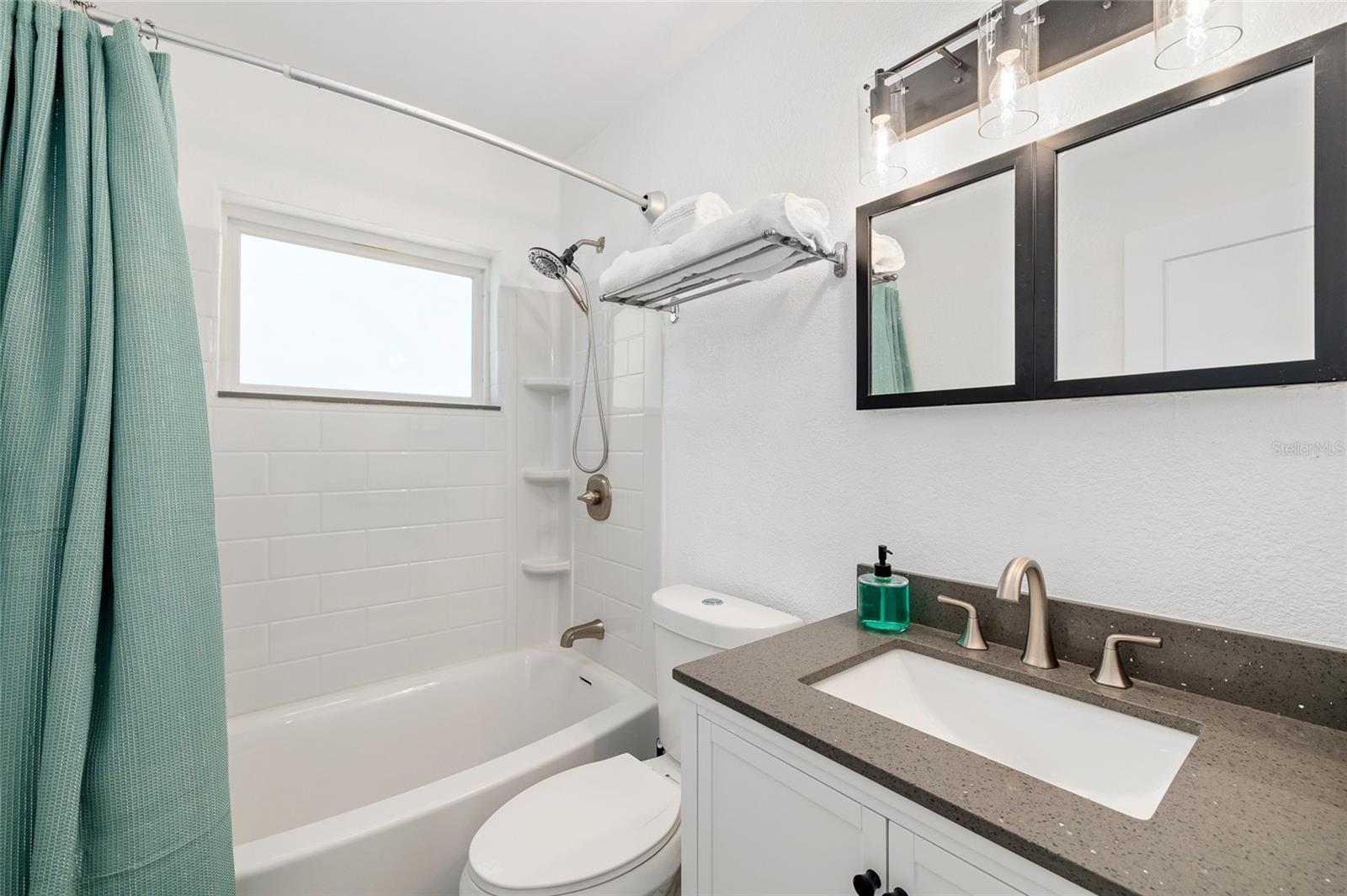 Image 21 of 33 For 1827 Nevada Avenue Ne