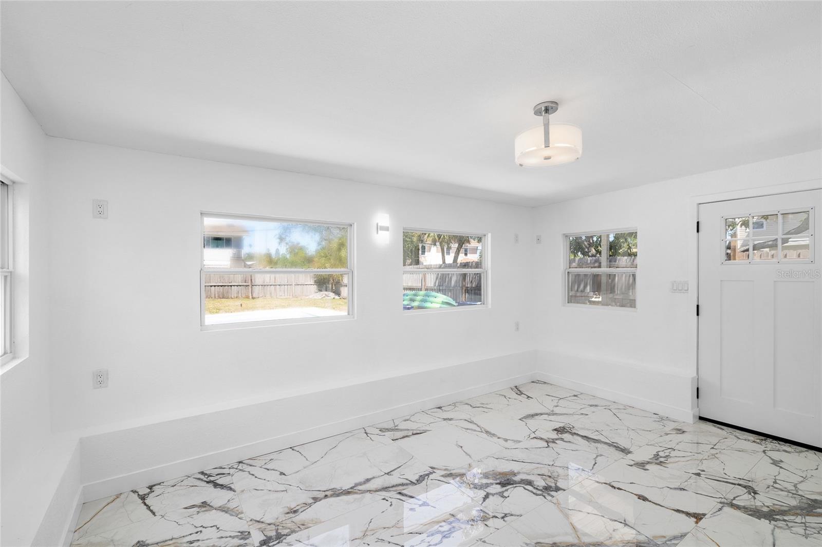 Image 22 of 33 For 1827 Nevada Avenue Ne