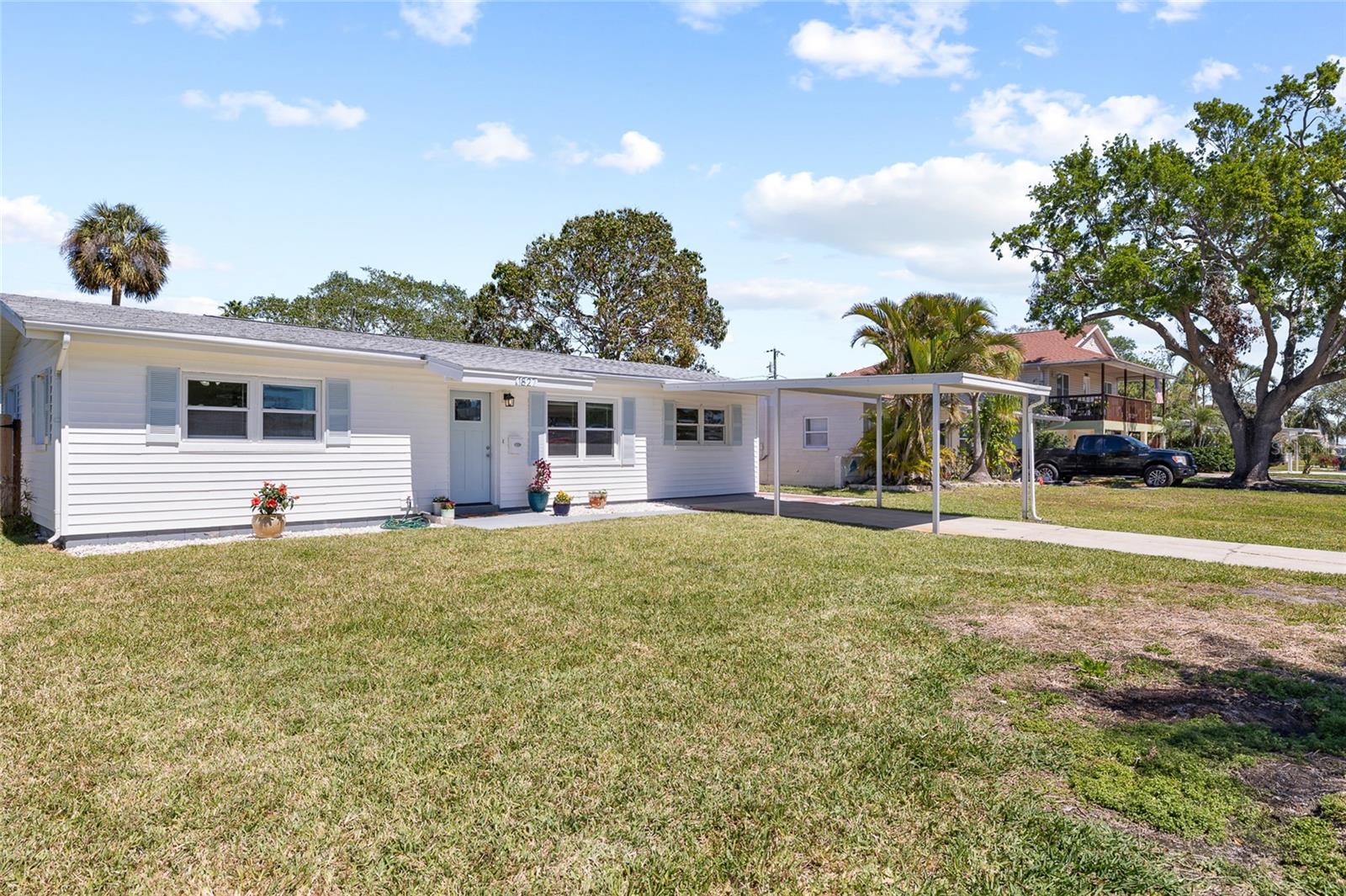 Image 3 of 33 For 1827 Nevada Avenue Ne