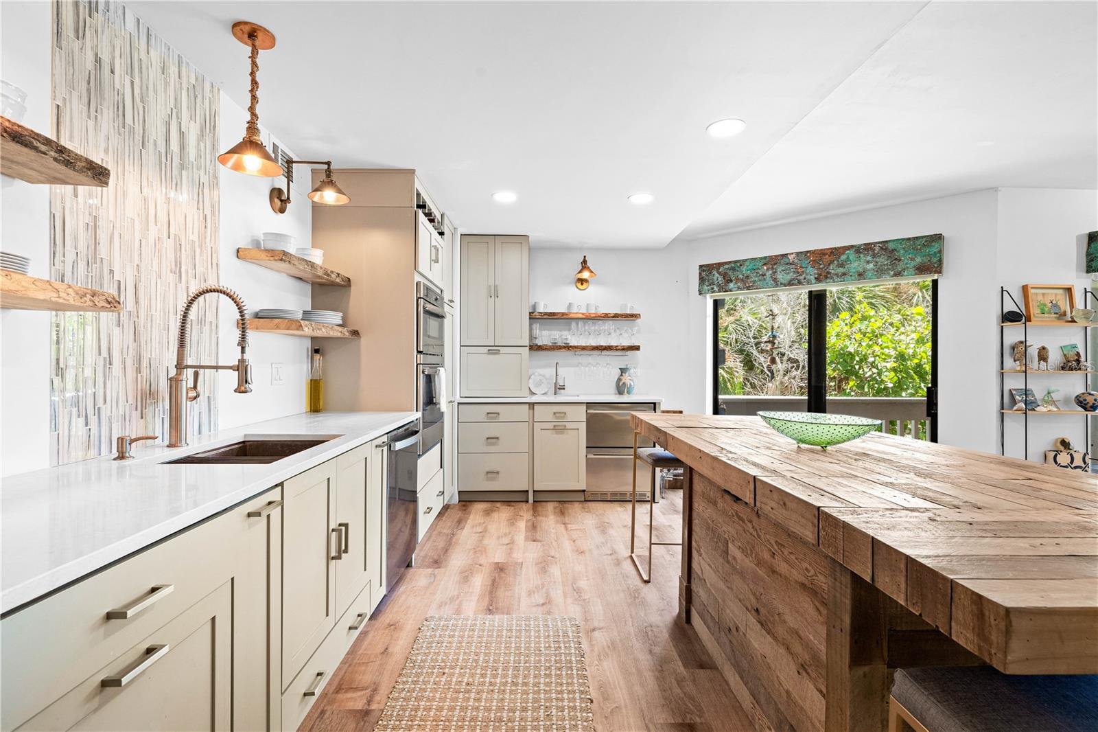 Image 16 of 69 For 450 Beach Road 3