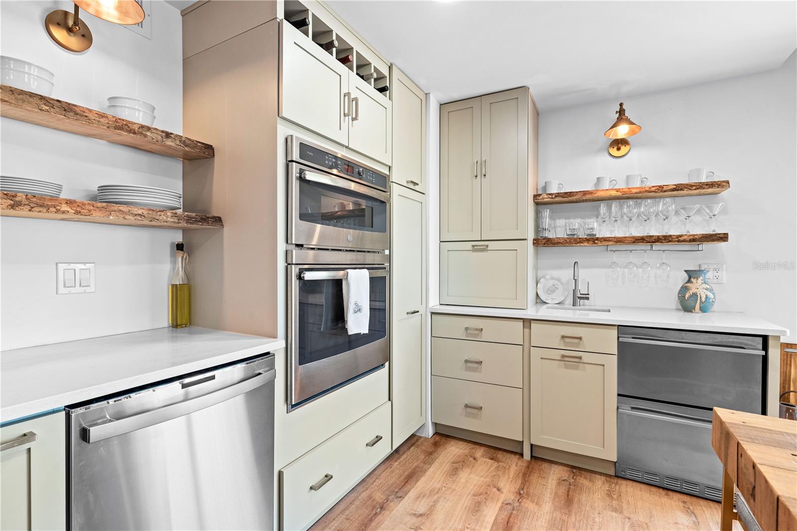 Image 17 of 69 For 450 Beach Road 3