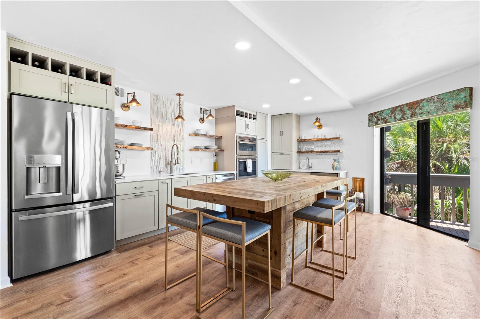 Image 19 of 69 For 450 Beach Road 3