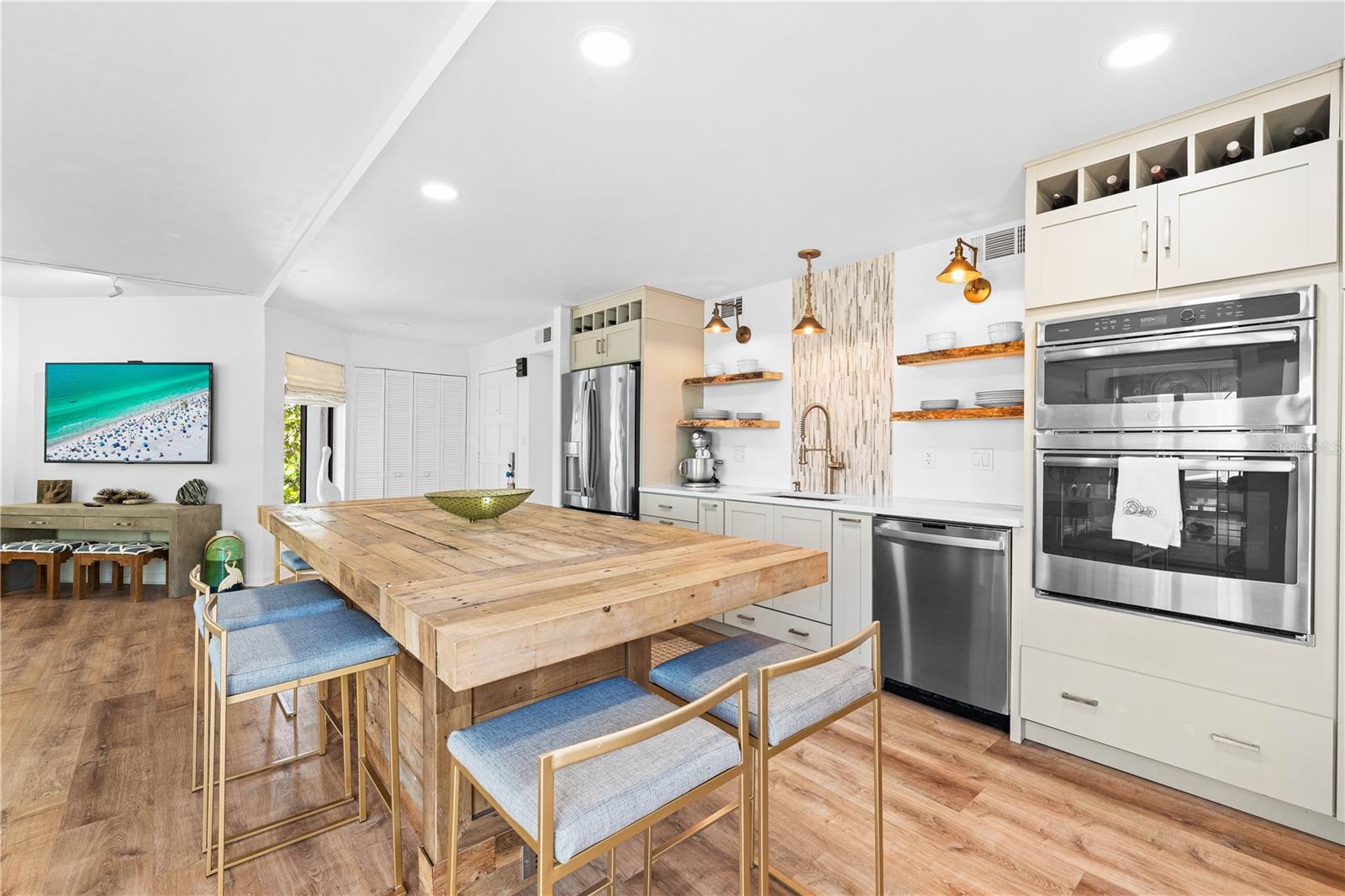 Image 21 of 69 For 450 Beach Road 3