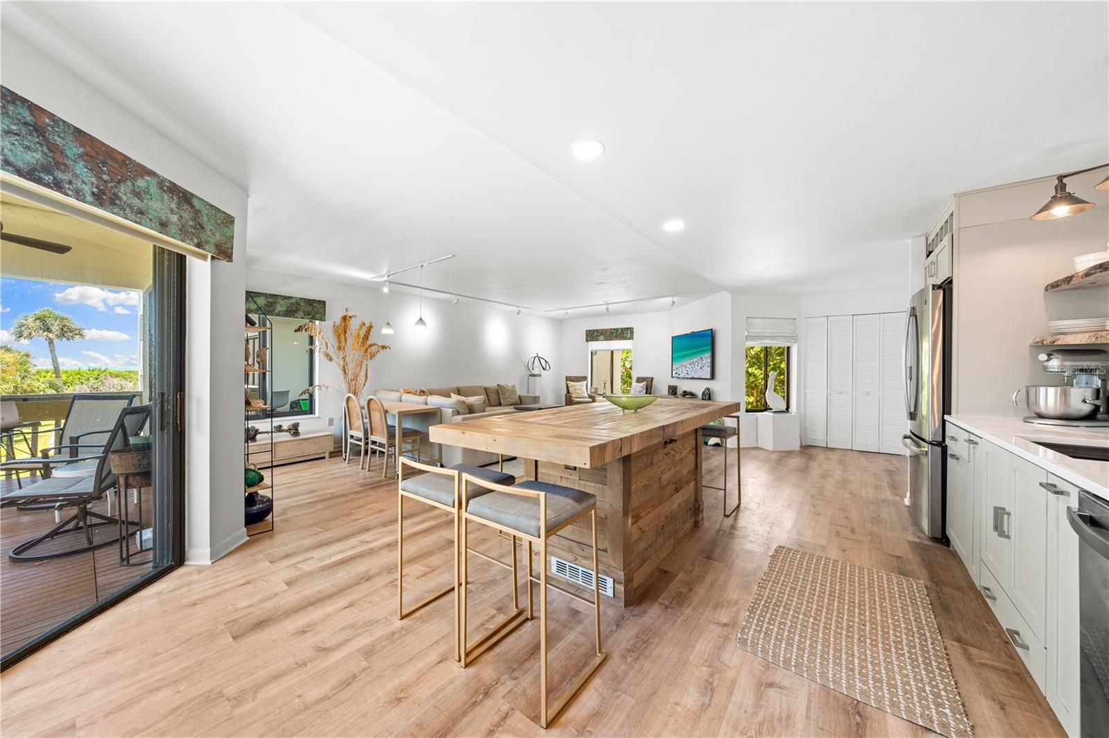 Image 22 of 69 For 450 Beach Road 3