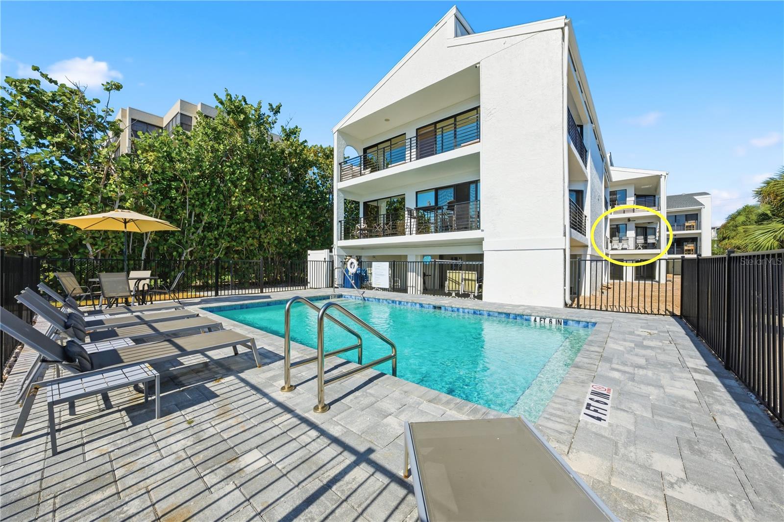 Image 3 of 69 For 450 Beach Road 3