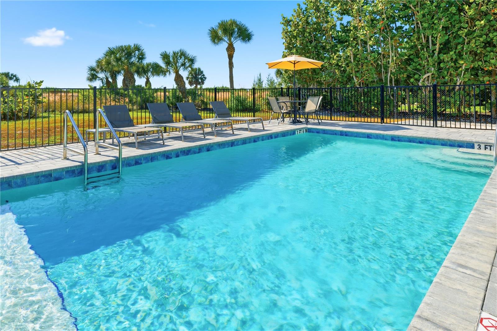 Image 4 of 69 For 450 Beach Road 3