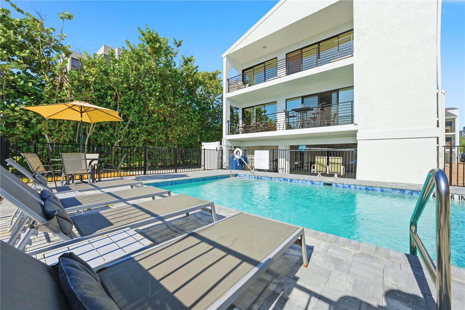 Image 6 of 69 For 450 Beach Road 3