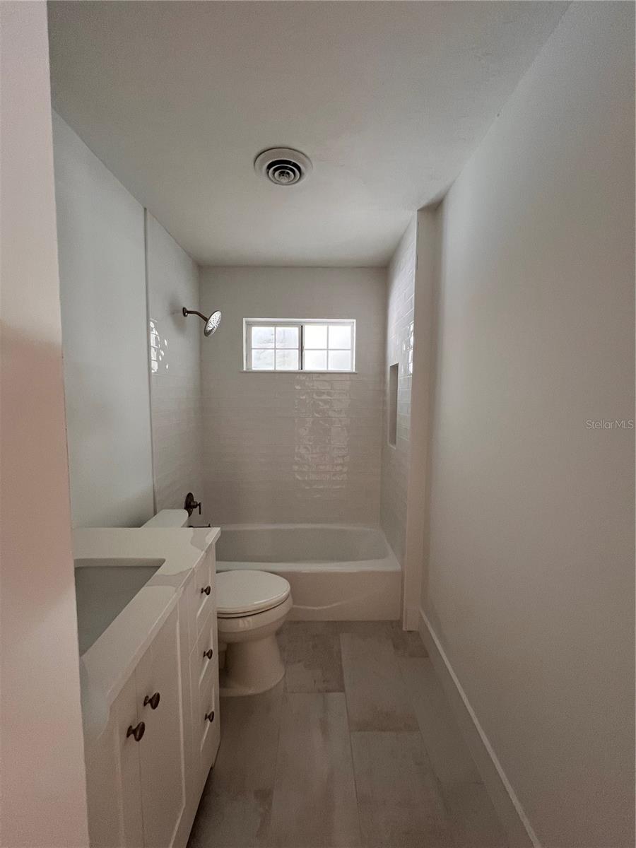 Image 23 of 65 For 2724 Monterey Street